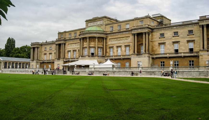 Buckingham Palace grounds to public